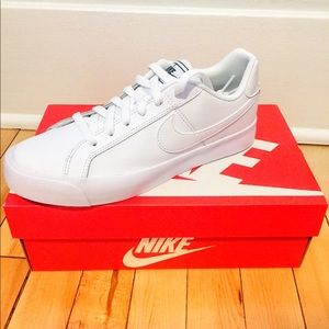 Woman’s Nike royal court BRAND NEW